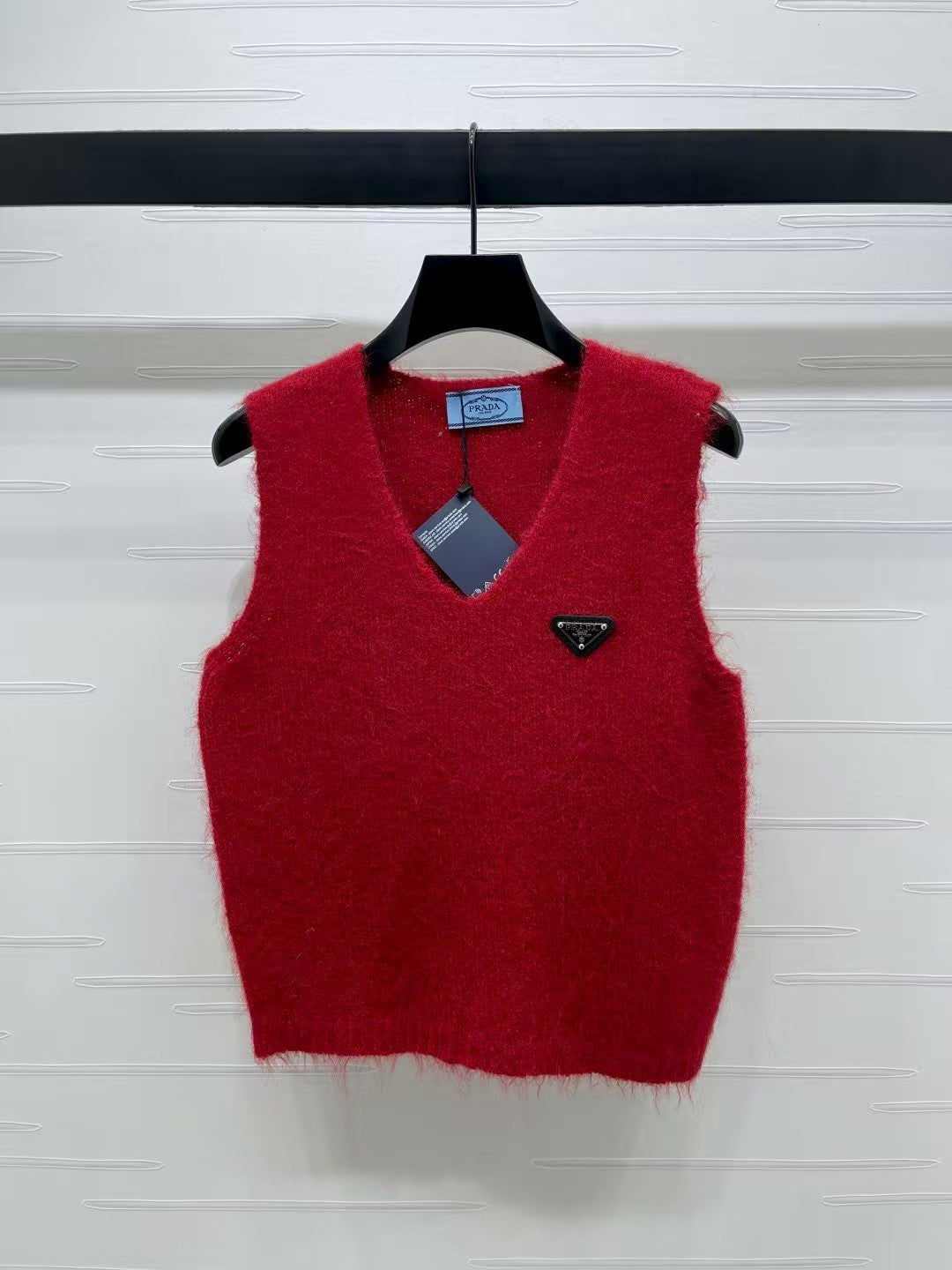 V-neck knitted vest