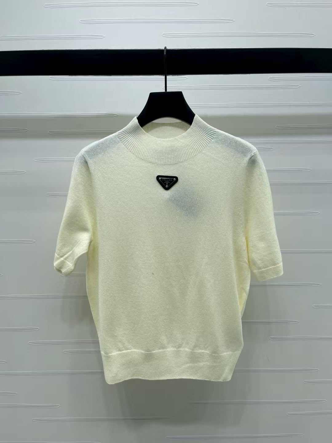 Triangle logo knitted short sleeves