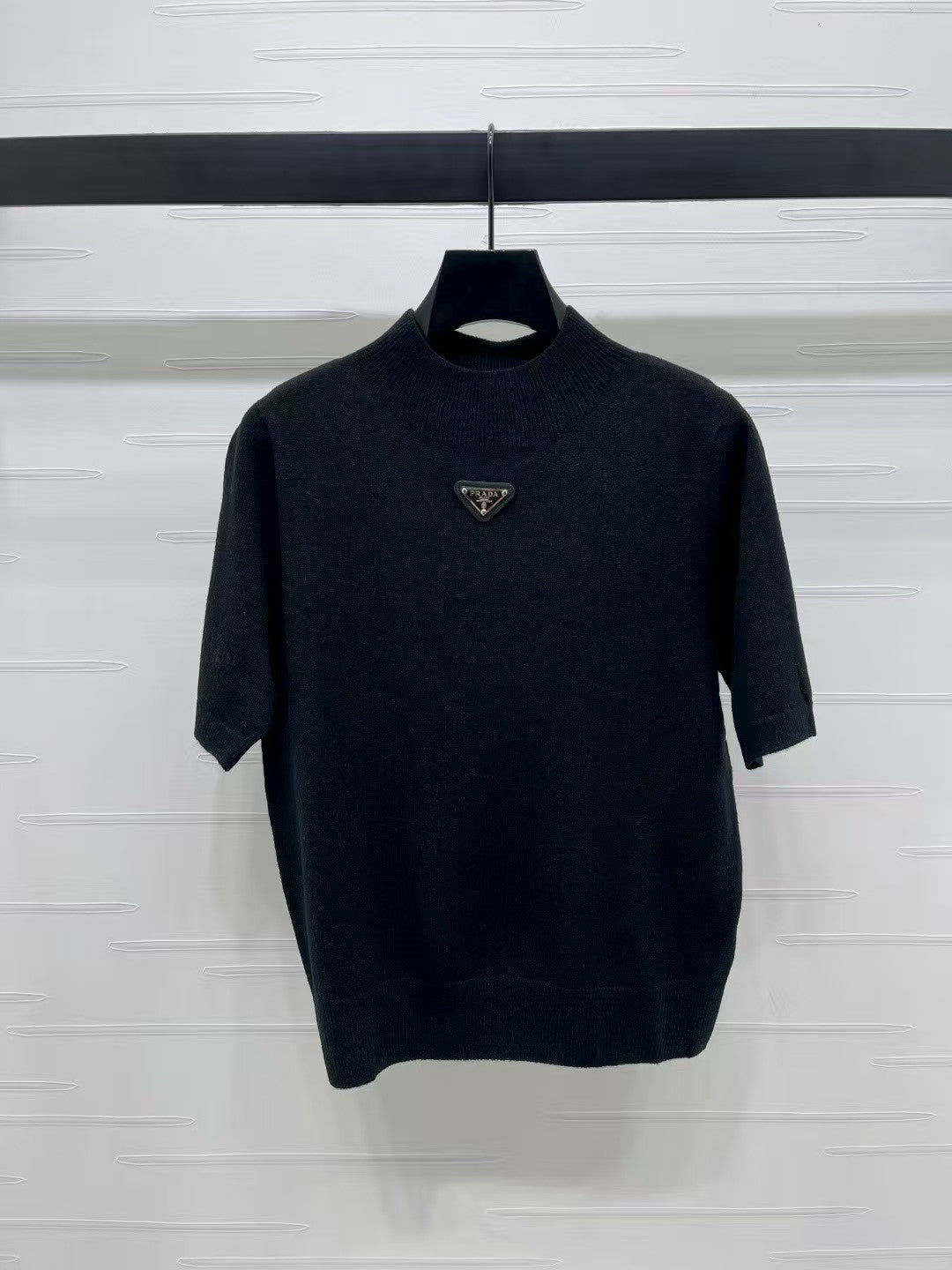 Triangle logo knitted short sleeves