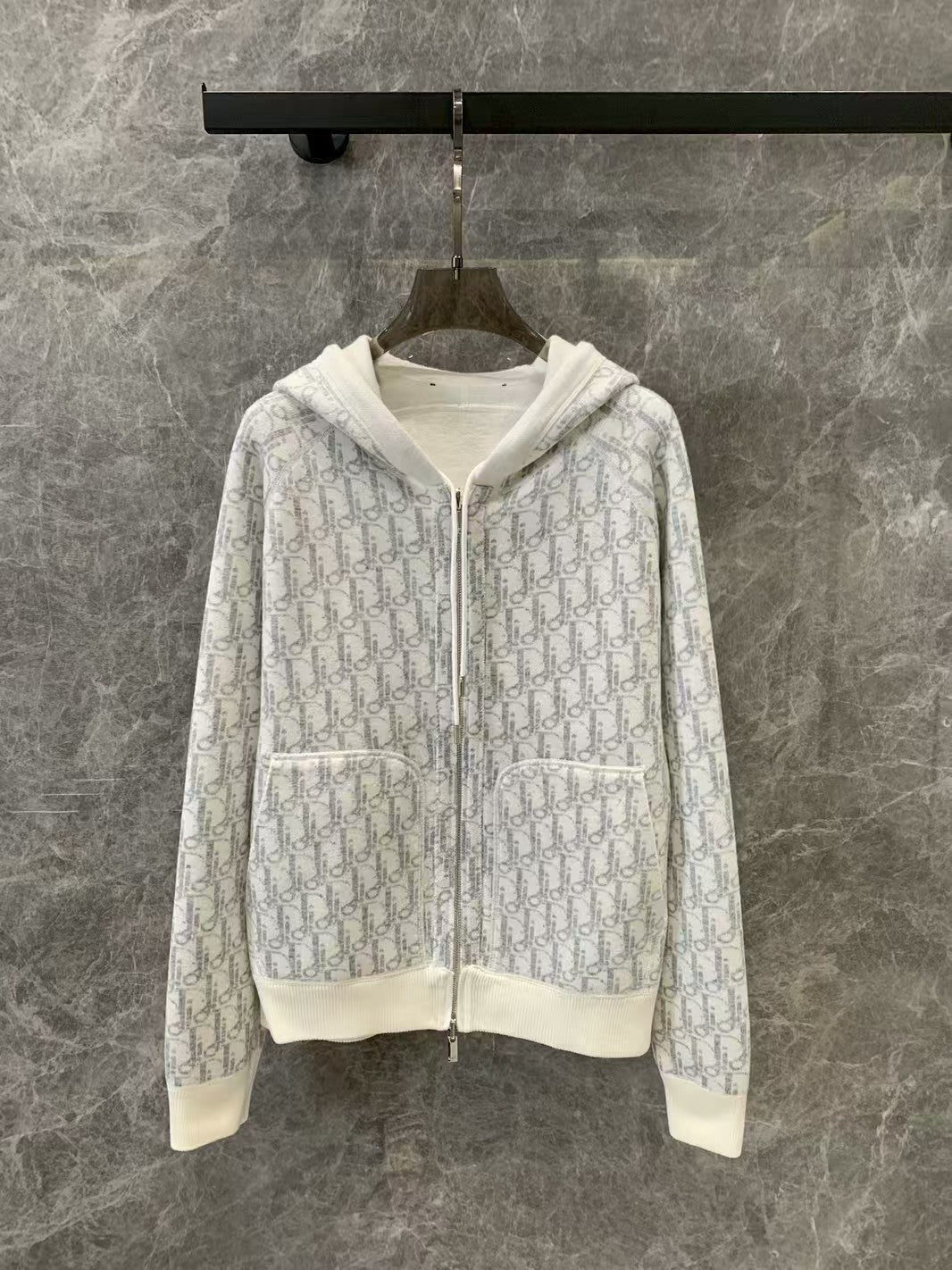 Reversible knitted jacket