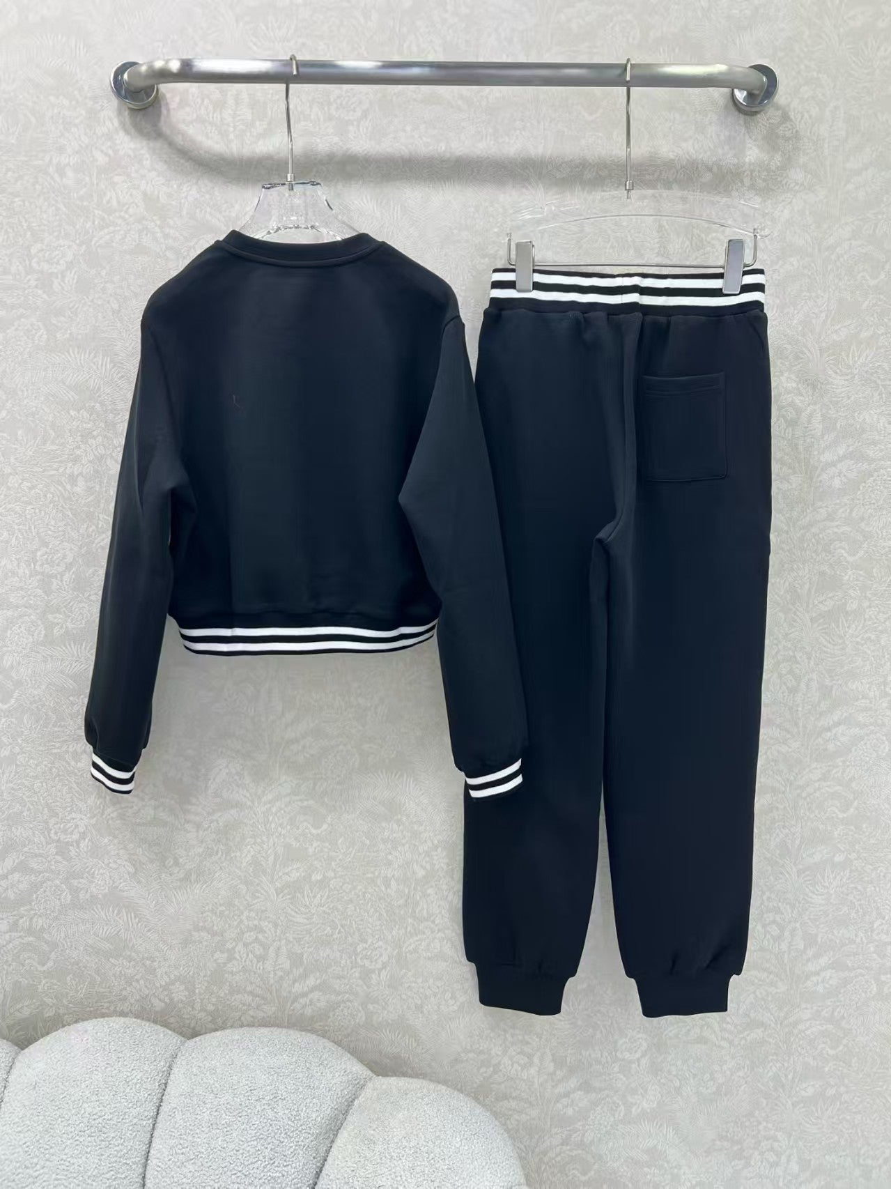 New round neck hem ribbon suit