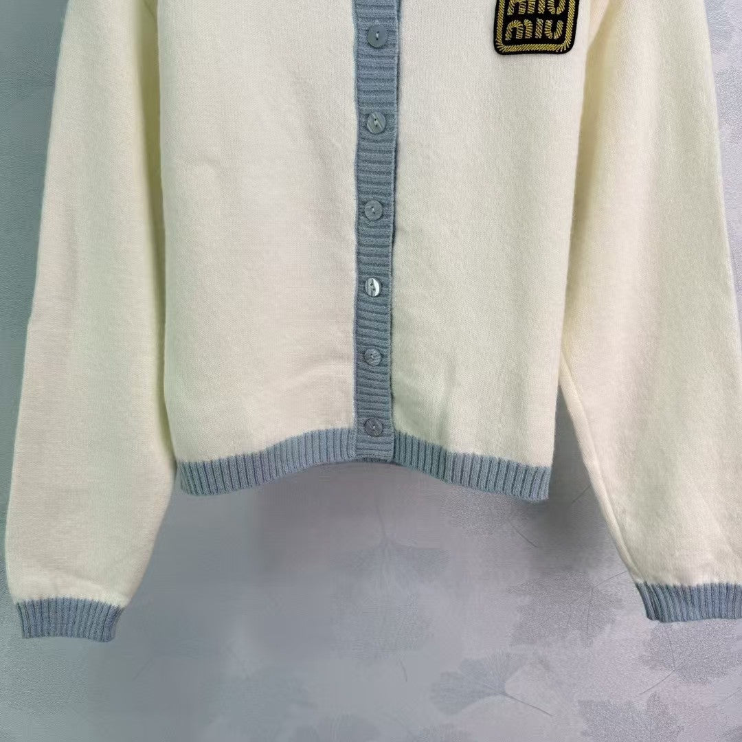 New early autumn knitted cardigan