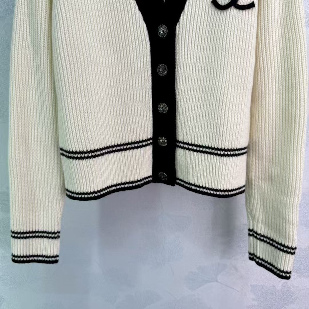 New early autumn color-block knitted cardigan