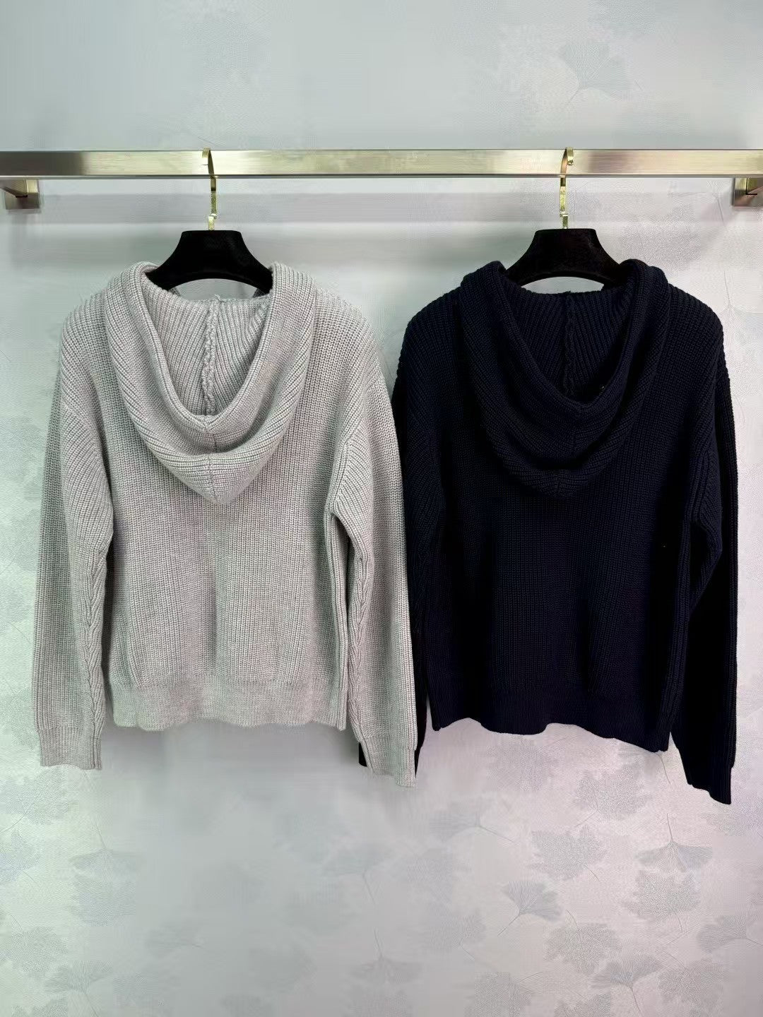 New early autumn hooded knitted sweater