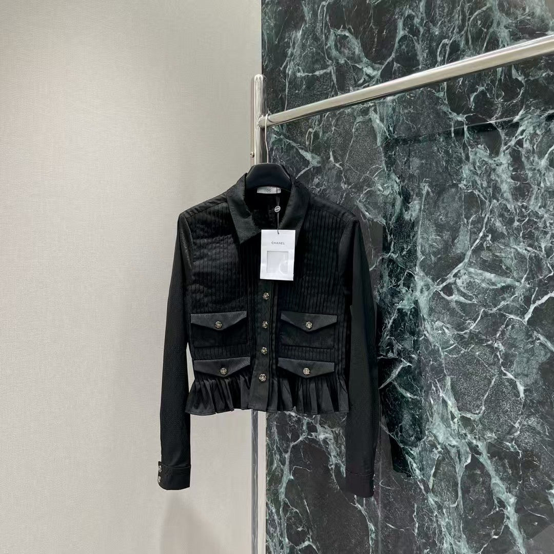 New pleated long-sleeved shirt