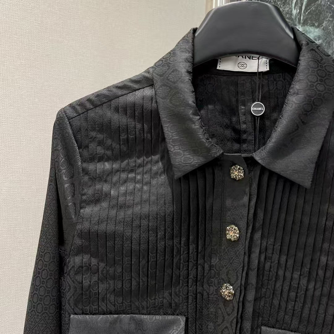 New pleated long-sleeved shirt