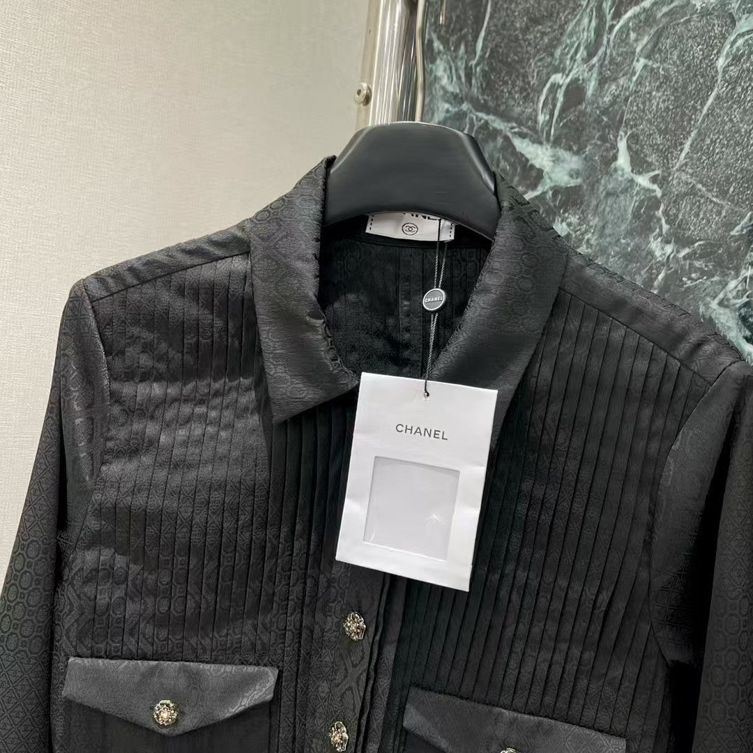 New pleated long-sleeved shirt