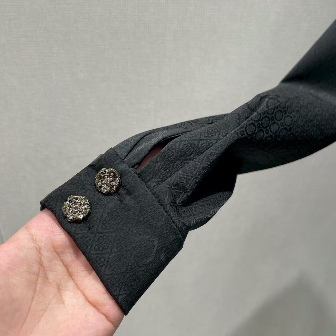 New pleated long-sleeved shirt