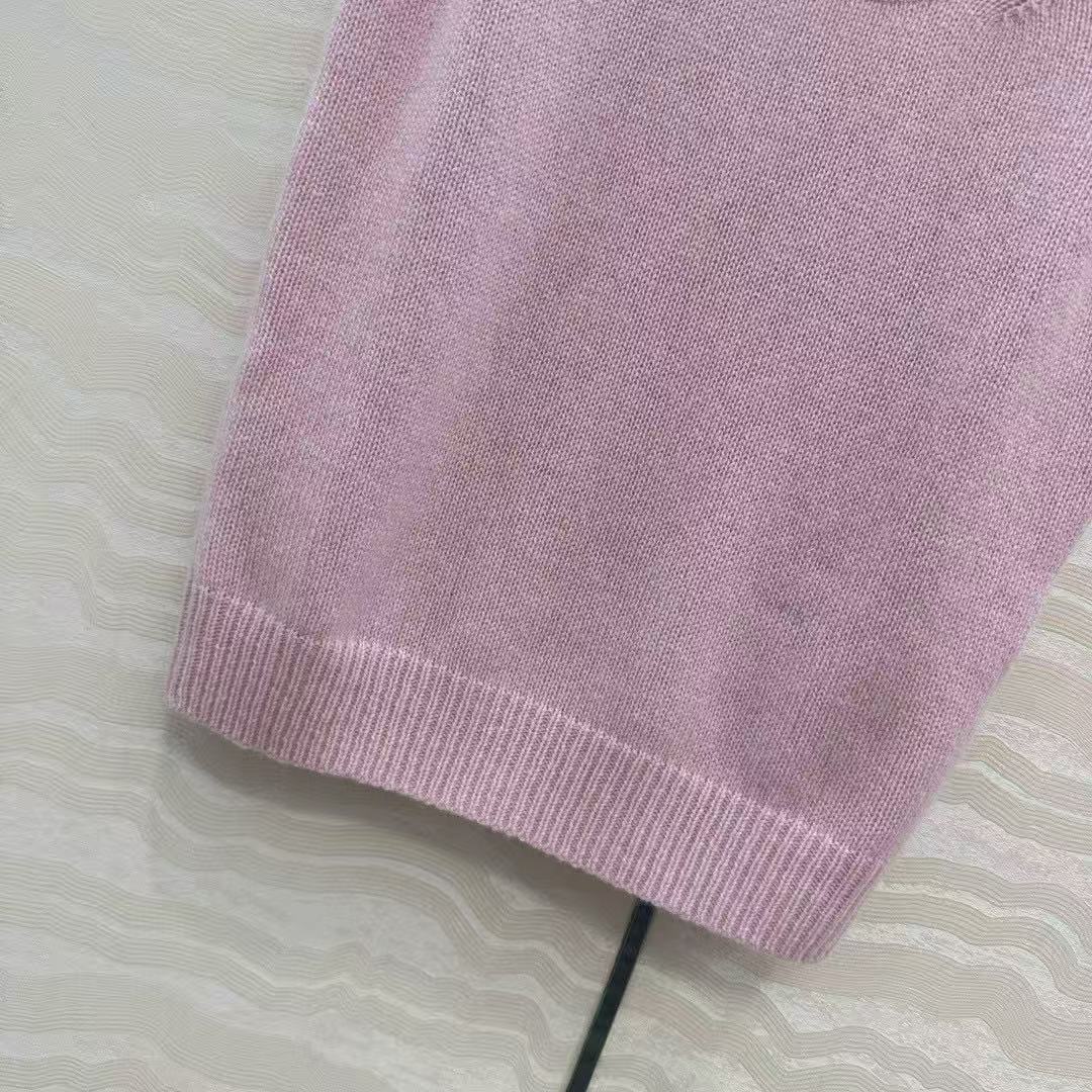 New cashmere knitted vest