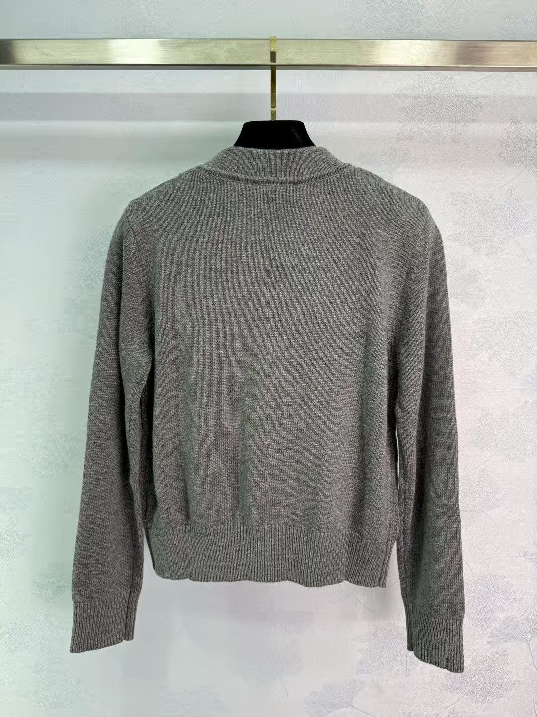 25 Early Autumn New V-neck Cardigan