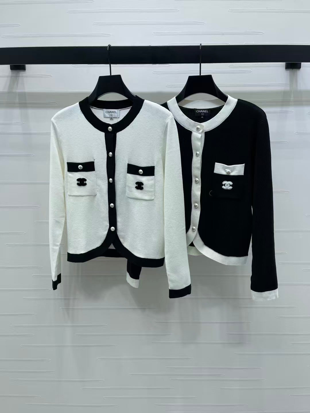 New contrast color knitted cardigan