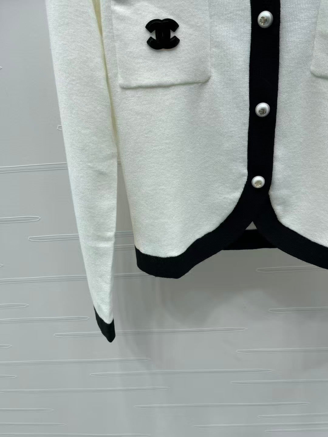 New contrast color knitted cardigan