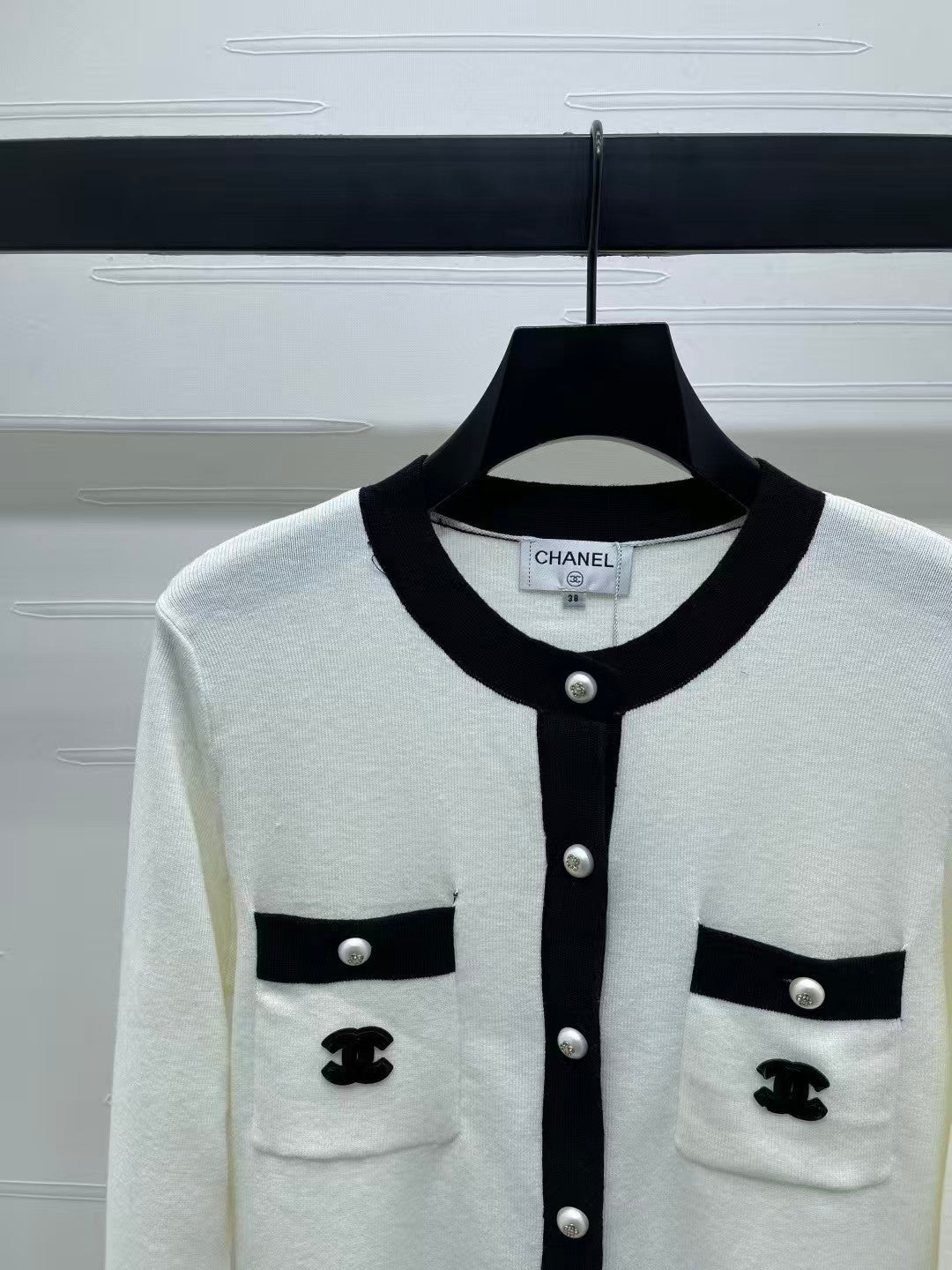 New contrast color knitted cardigan