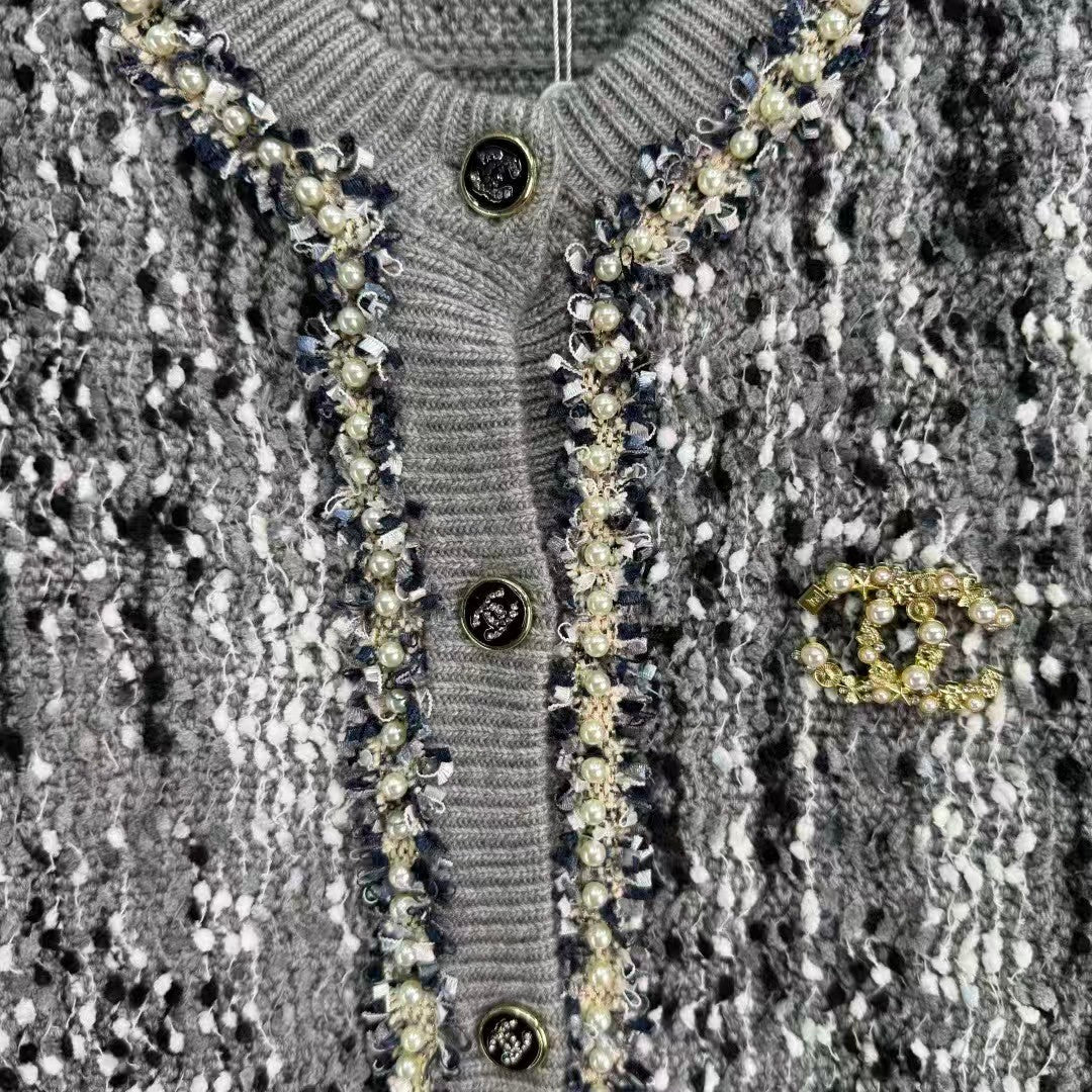 New early autumn round neck knitted cardigan