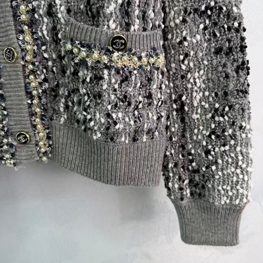 New early autumn round neck knitted cardigan