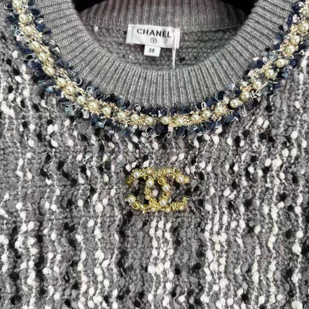 New early autumn round neck knitted top