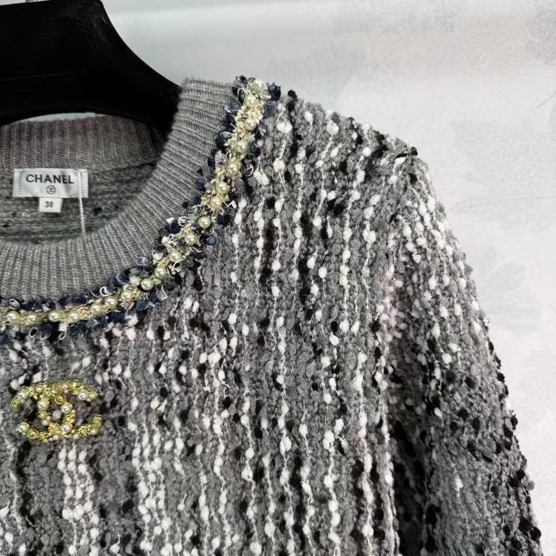 New early autumn round neck knitted top