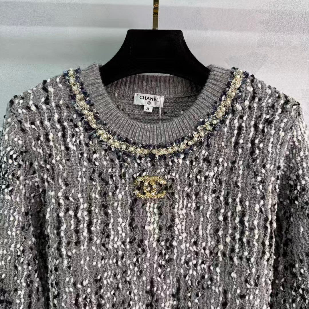 New early autumn round neck knitted top