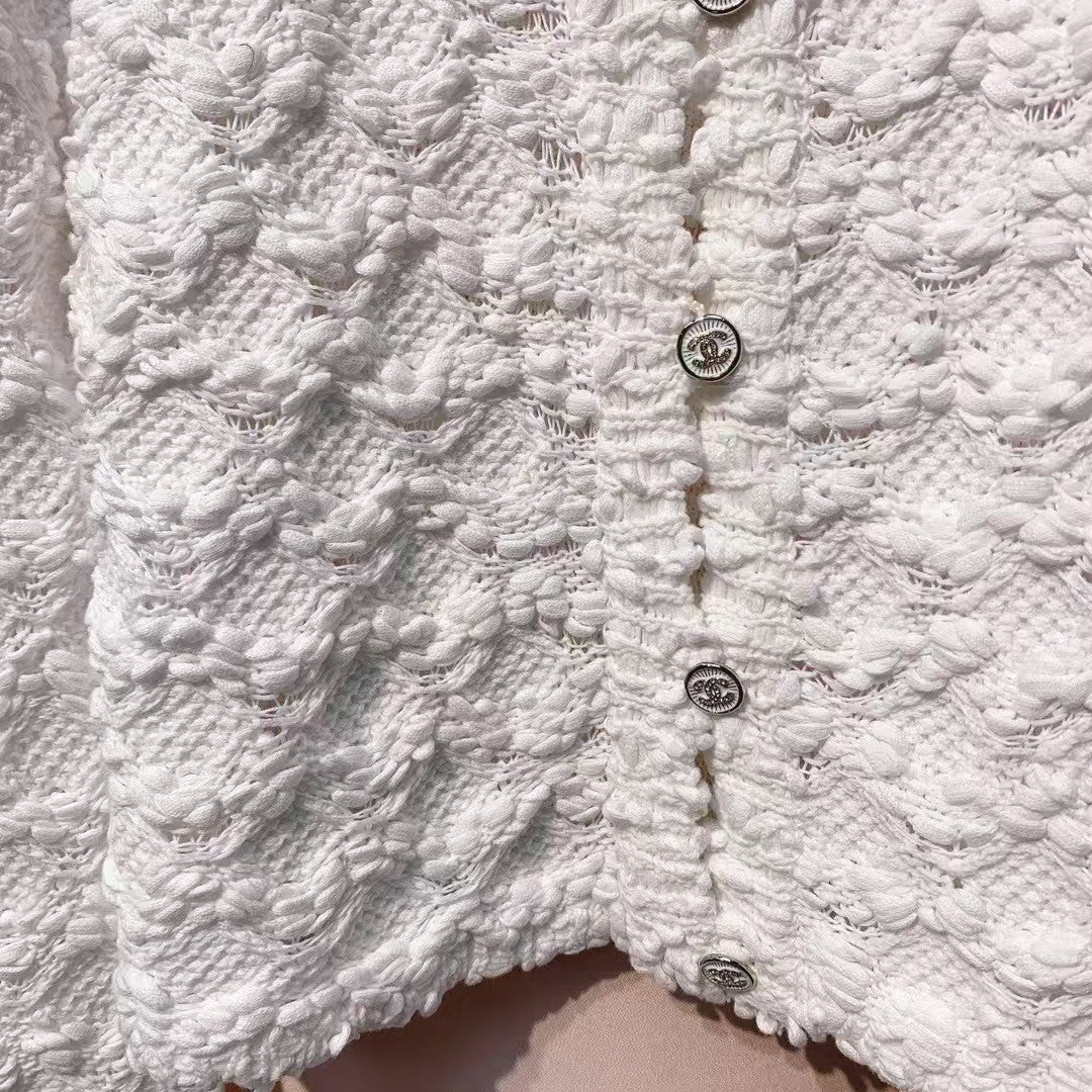 New autumn and winter round neck hollow button top