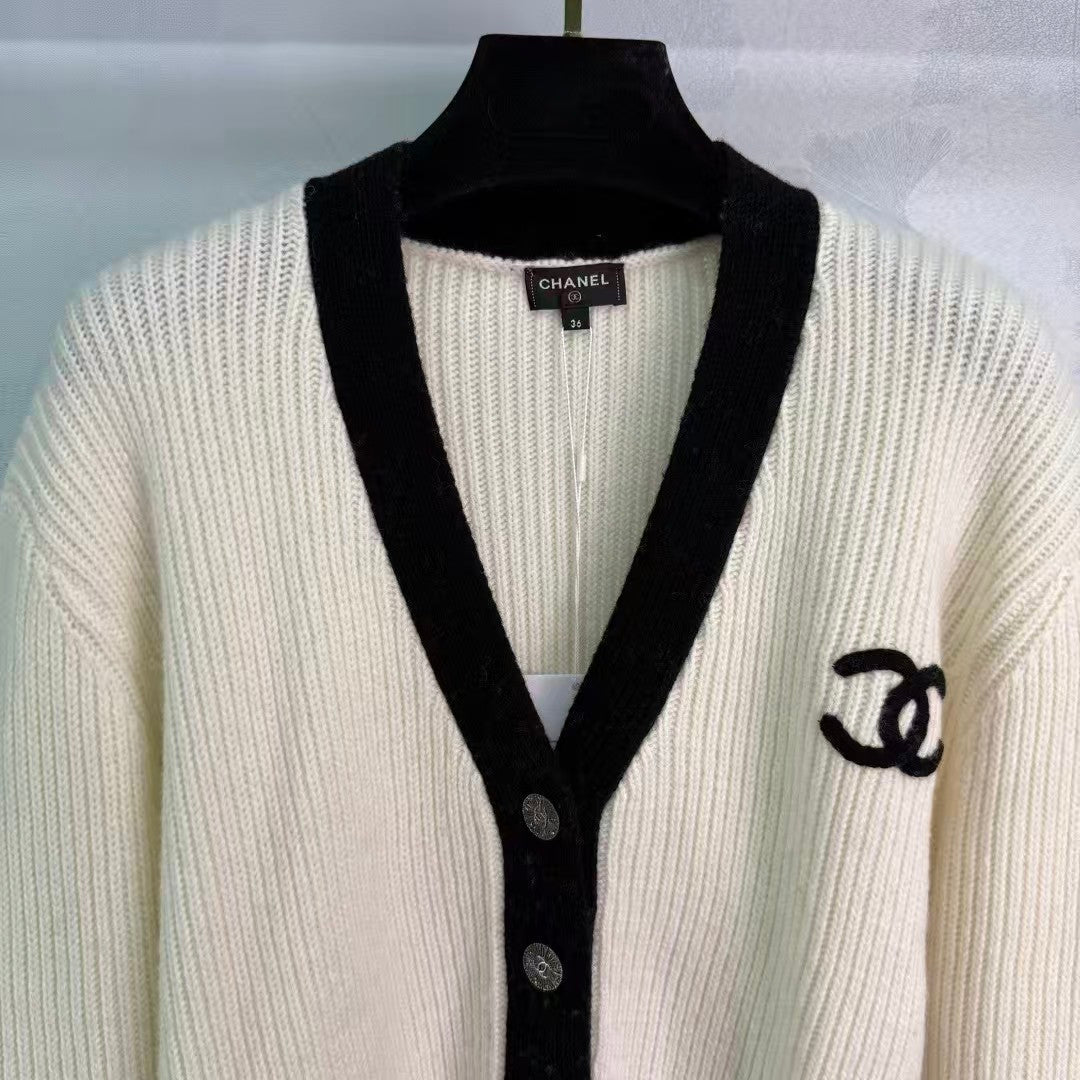 New Early Autumn V-neck Knitted Cardigan