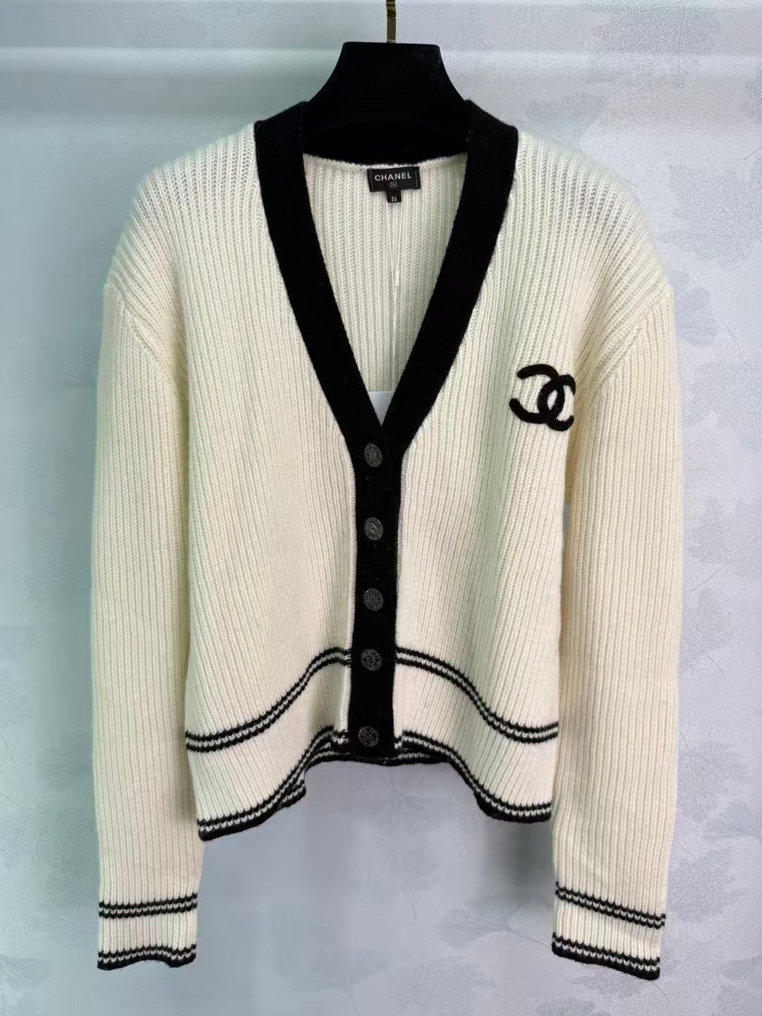 New Early Autumn V-neck Knitted Cardigan