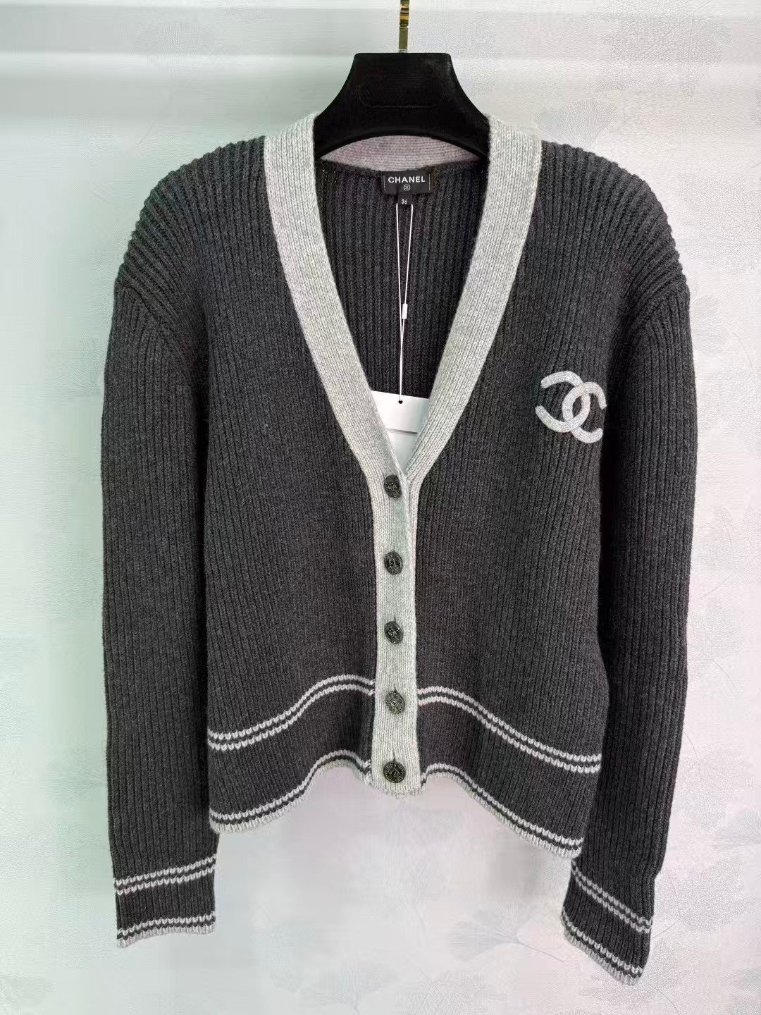 New Early Autumn V-neck Knitted Cardigan