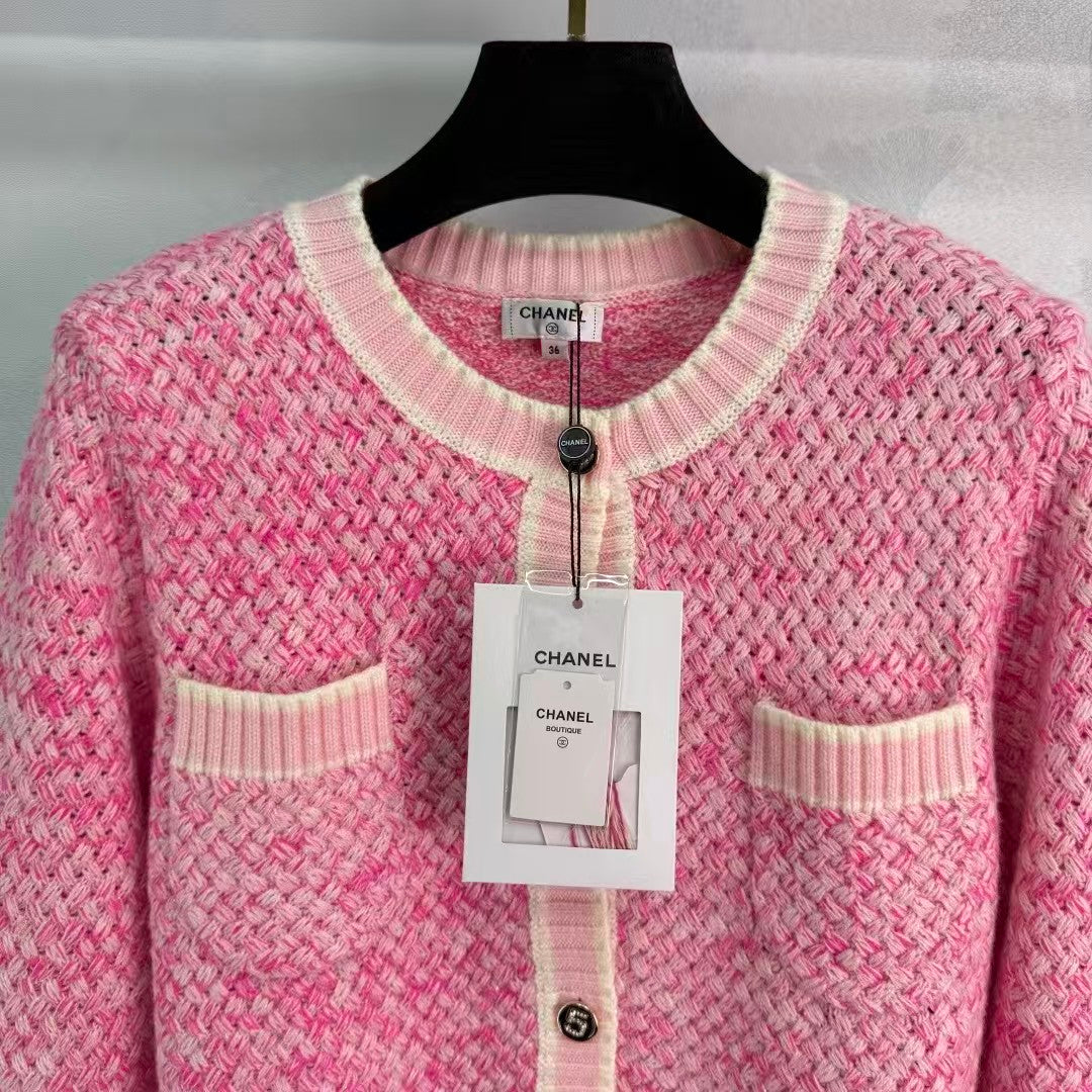 New contrast color knitted cardigan