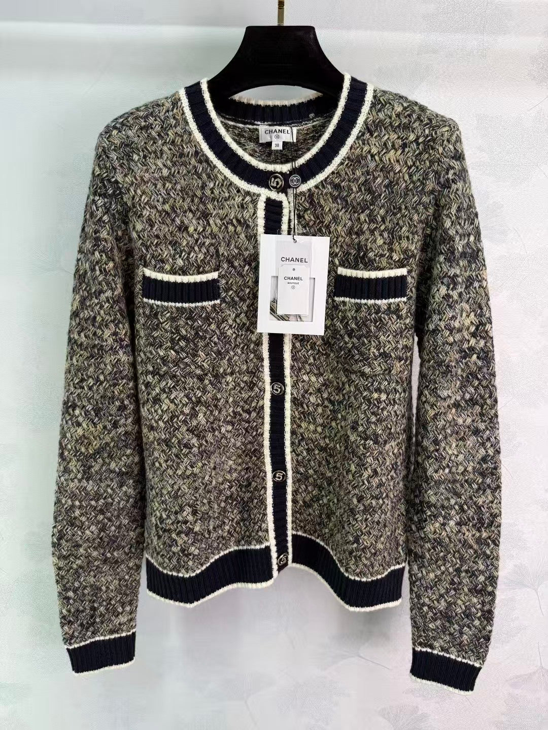 New contrast color knitted cardigan