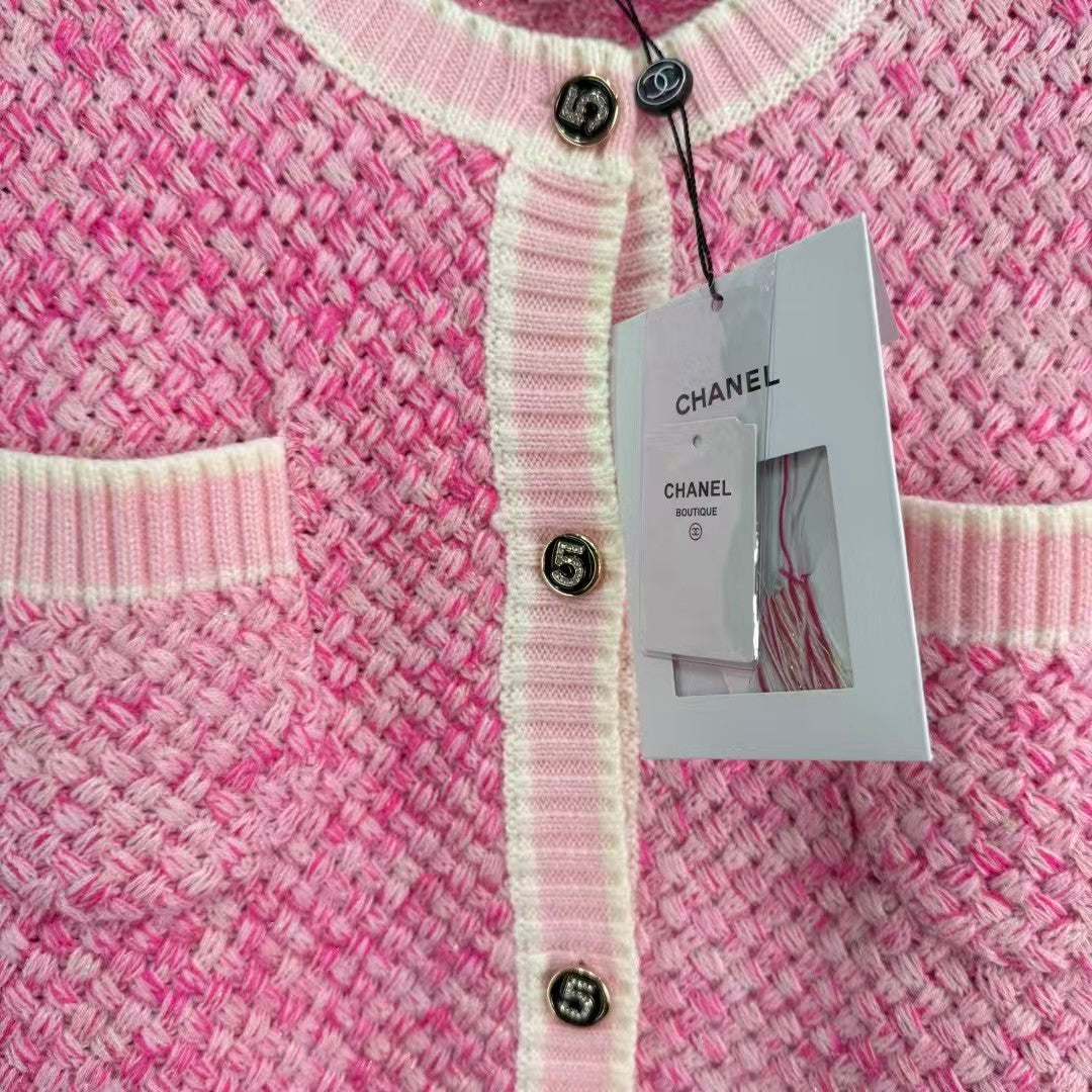 New contrast color knitted cardigan