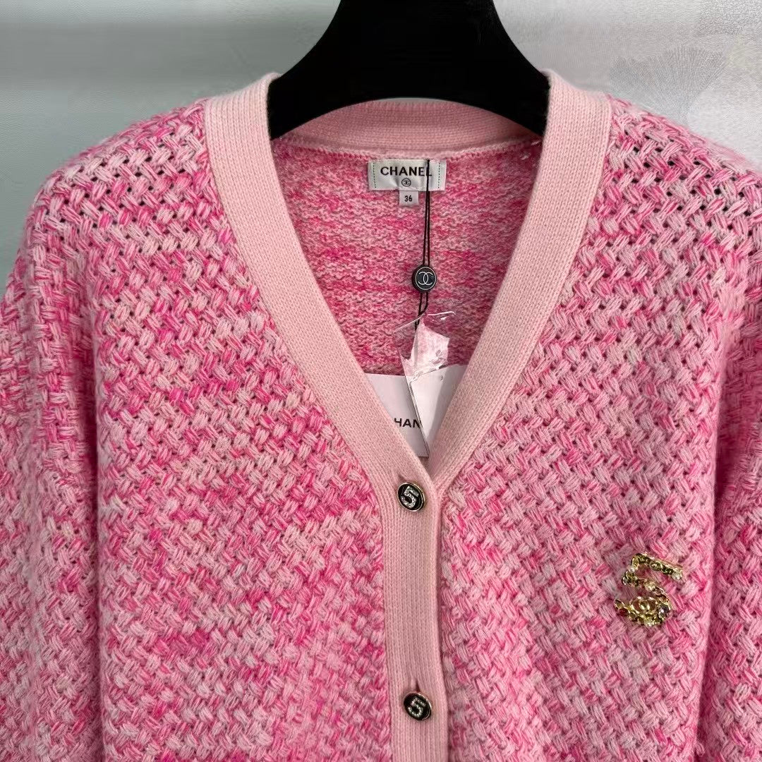 New contrast color V-neck cardigan