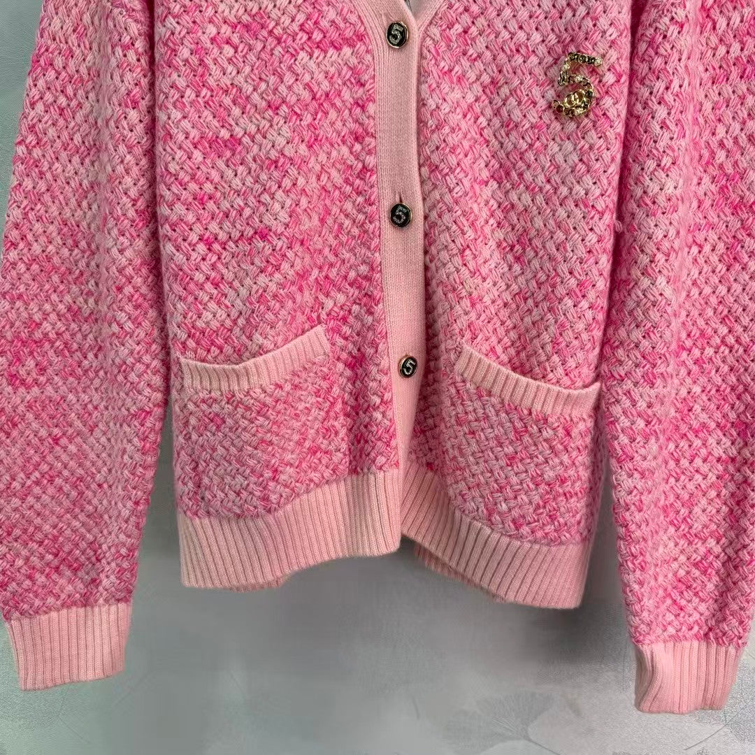 New contrast color V-neck cardigan