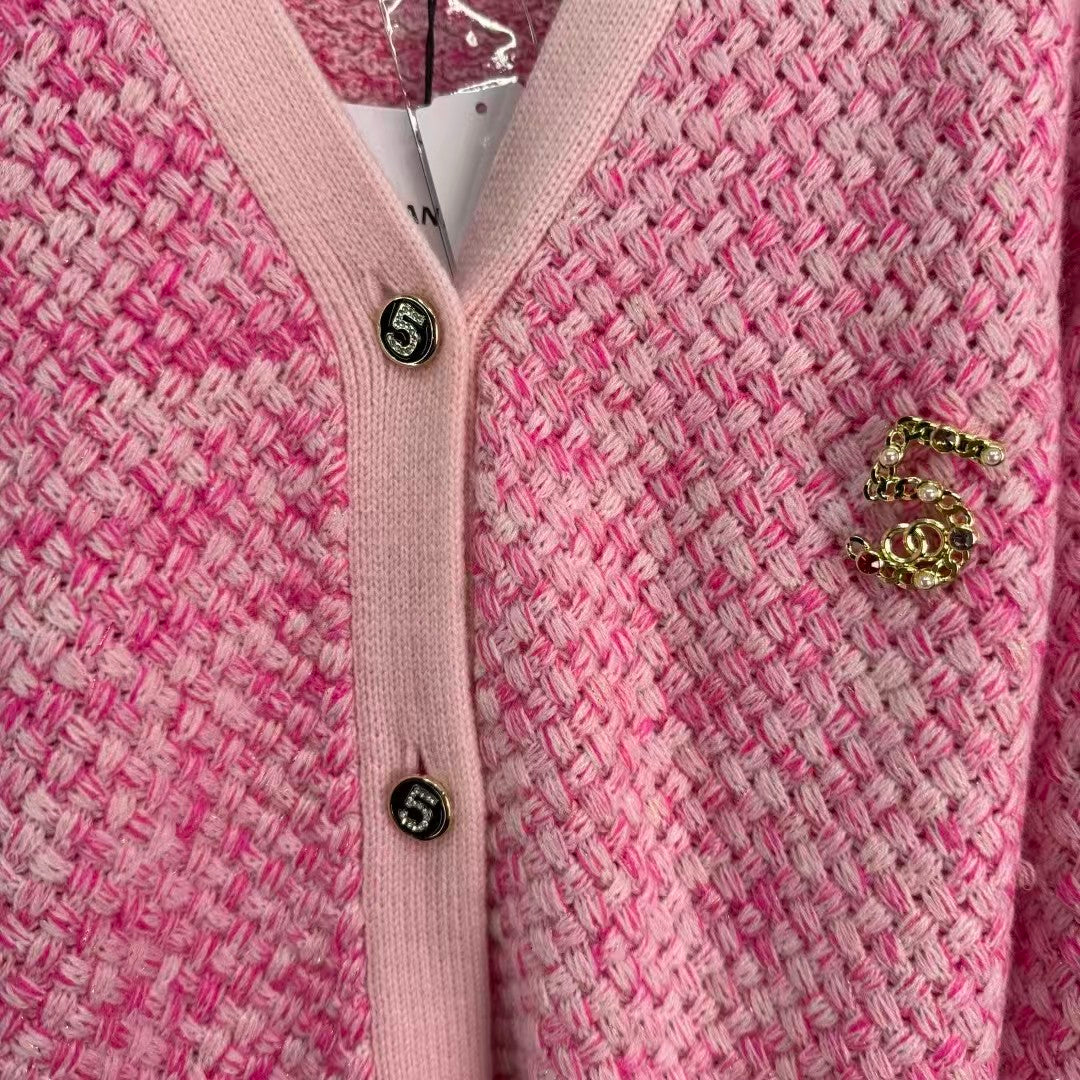 New contrast color V-neck cardigan