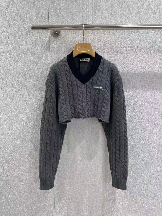 Cable-knit Thick V-neck Cropped Sweater