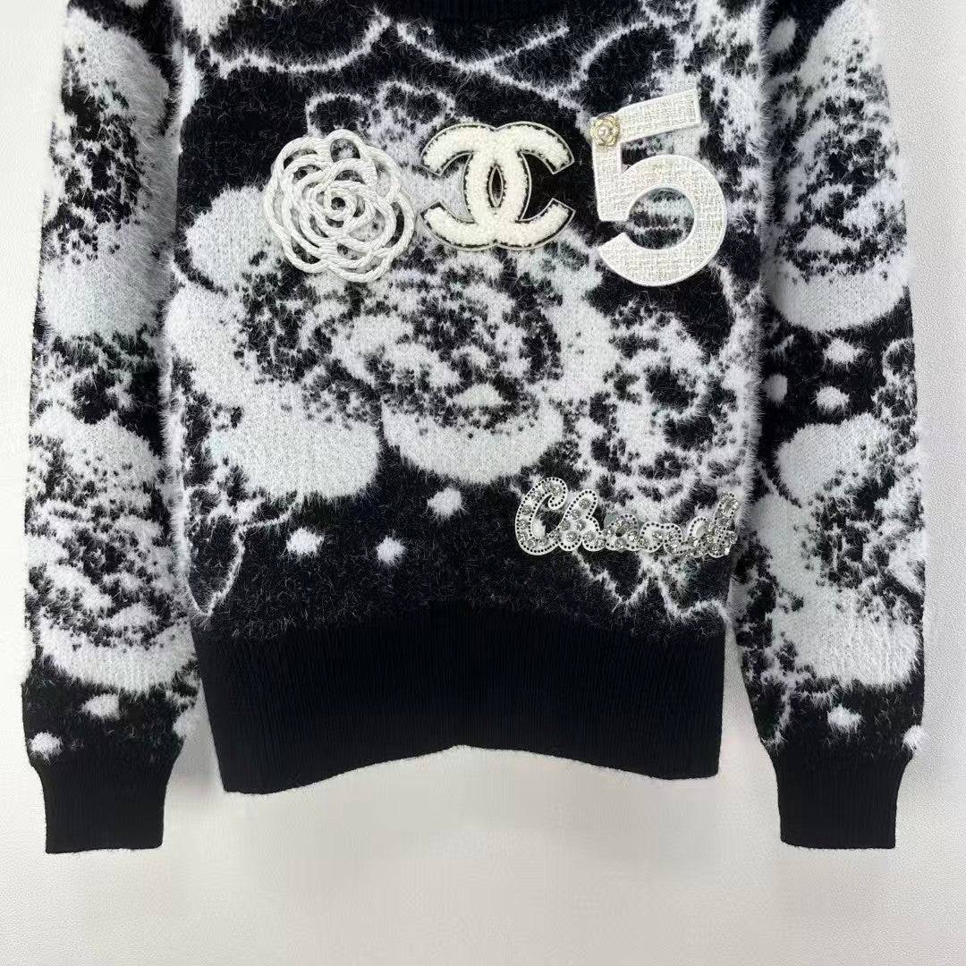 Latest contrast color round neck beaded knitted long sleeves