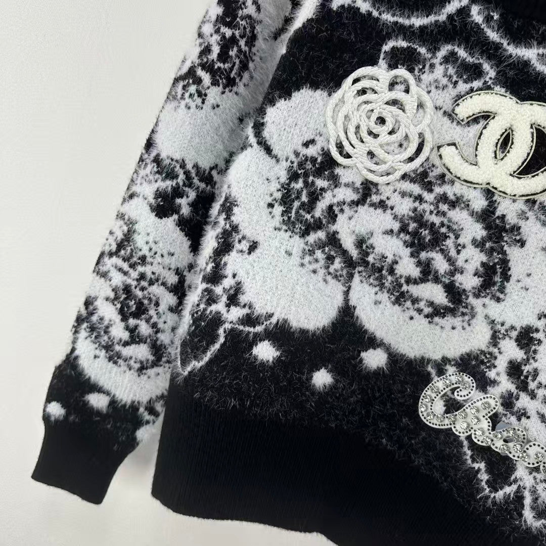 Latest contrast color round neck beaded knitted long sleeves