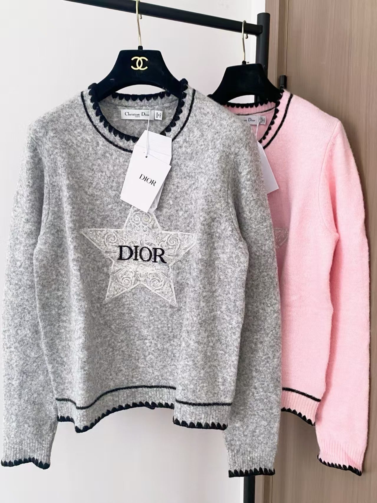 New round neck knitted sweater