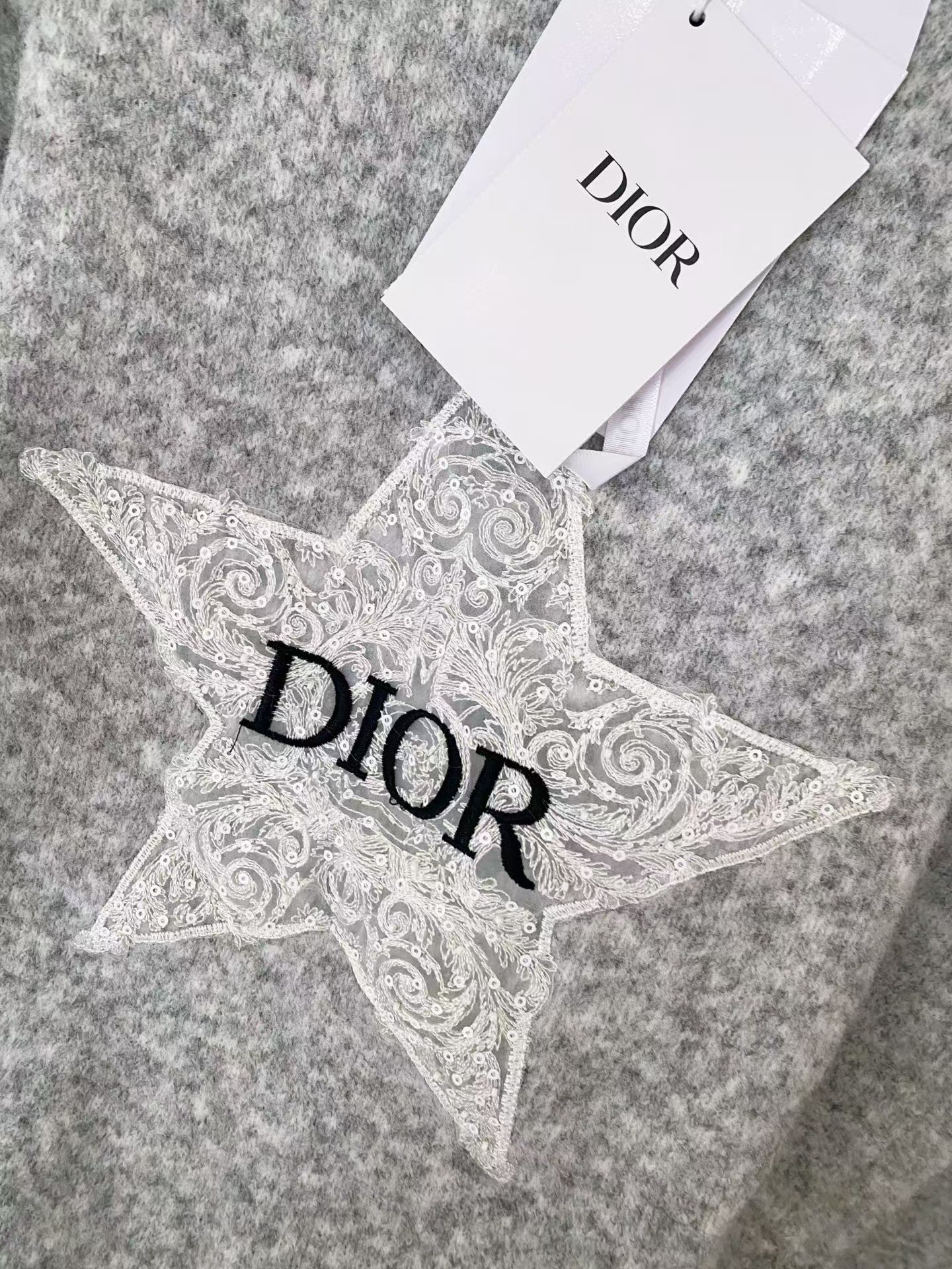 New round neck knitted sweater