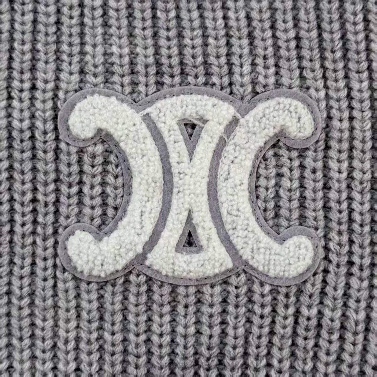 New knitted hooded sweatshirt