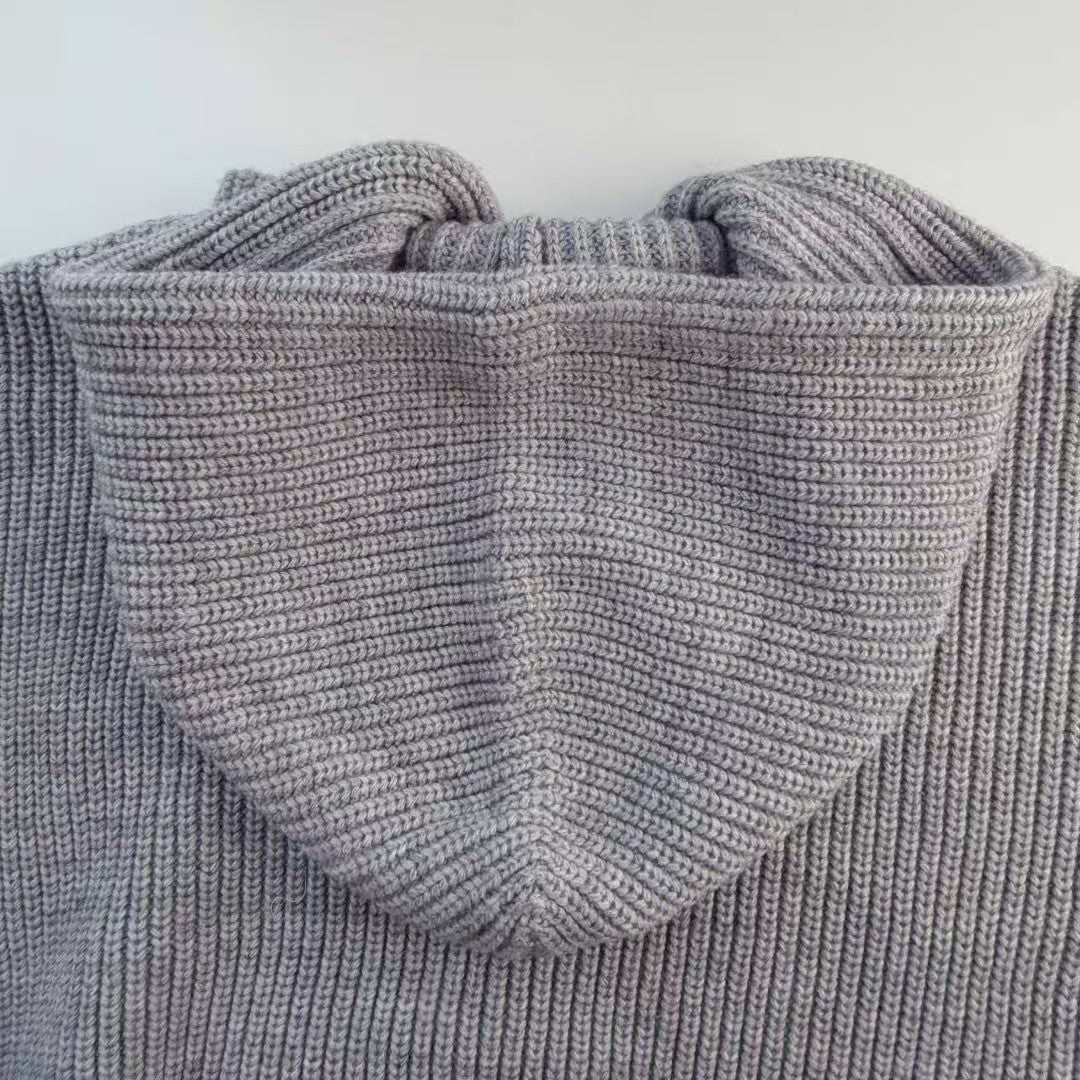 New knitted hooded sweatshirt