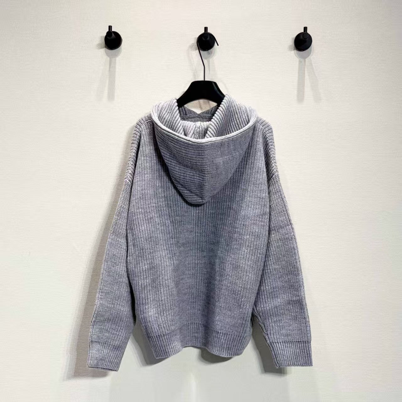 New knitted hooded sweatshirt