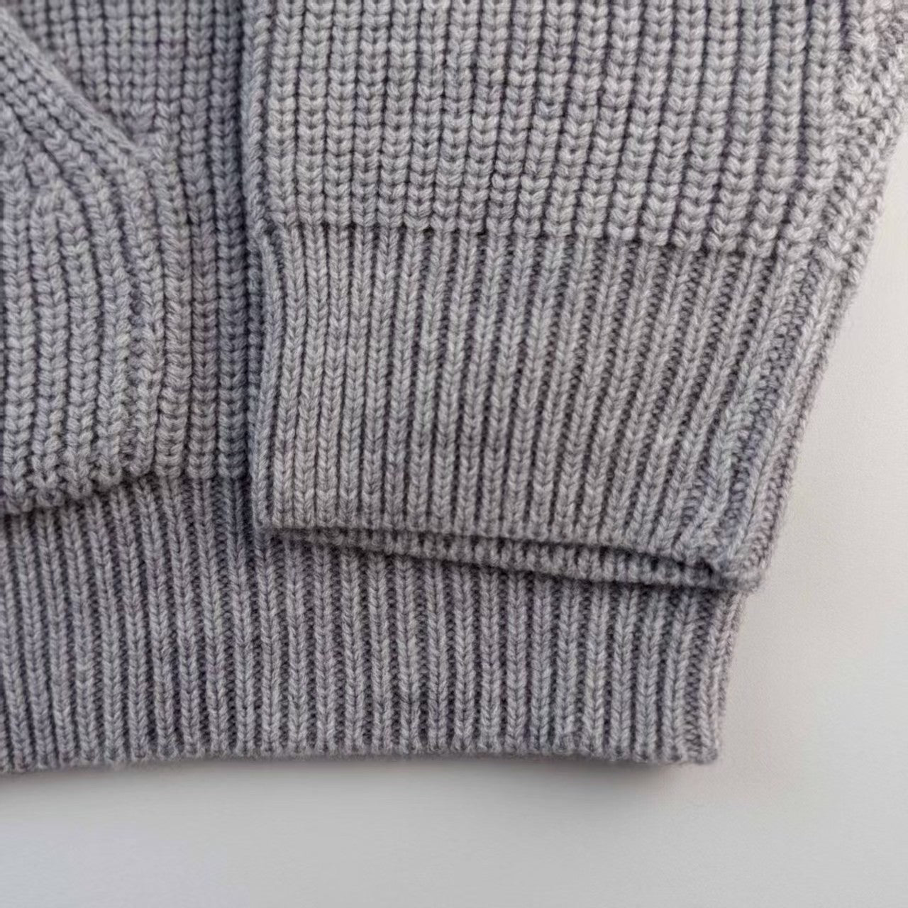 New knitted hooded sweatshirt