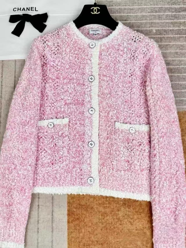 25 knitted contrast color cardigan