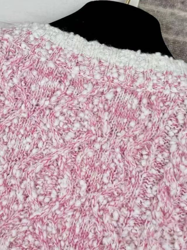 25 knitted contrast color cardigan