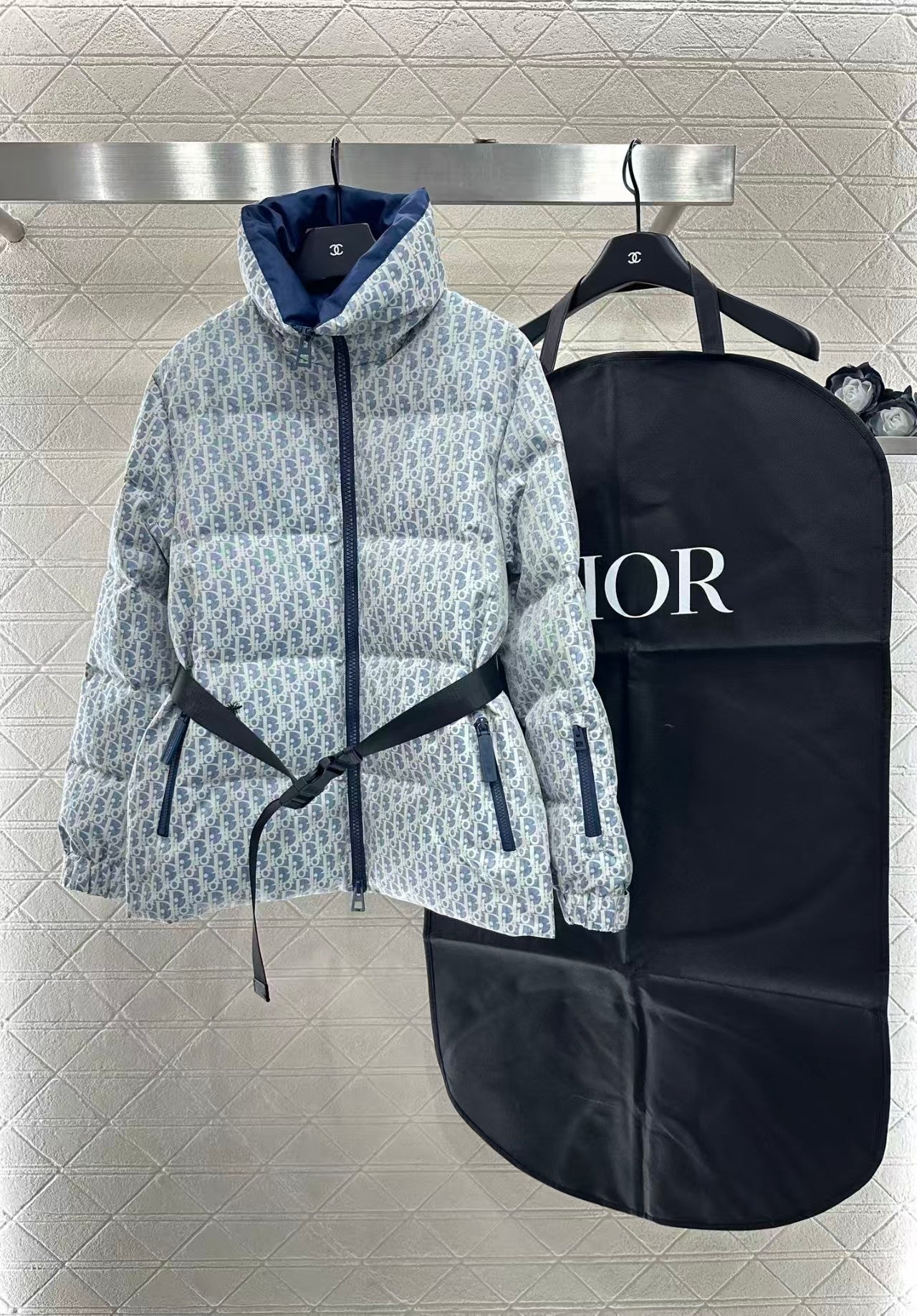 Belted stand-up collar jacquard down jacket