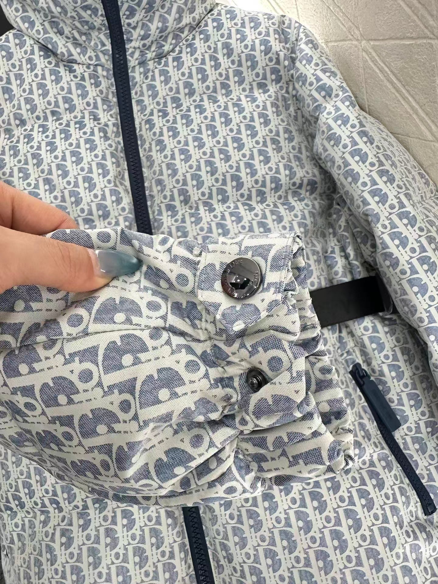 Belted stand-up collar jacquard down jacket