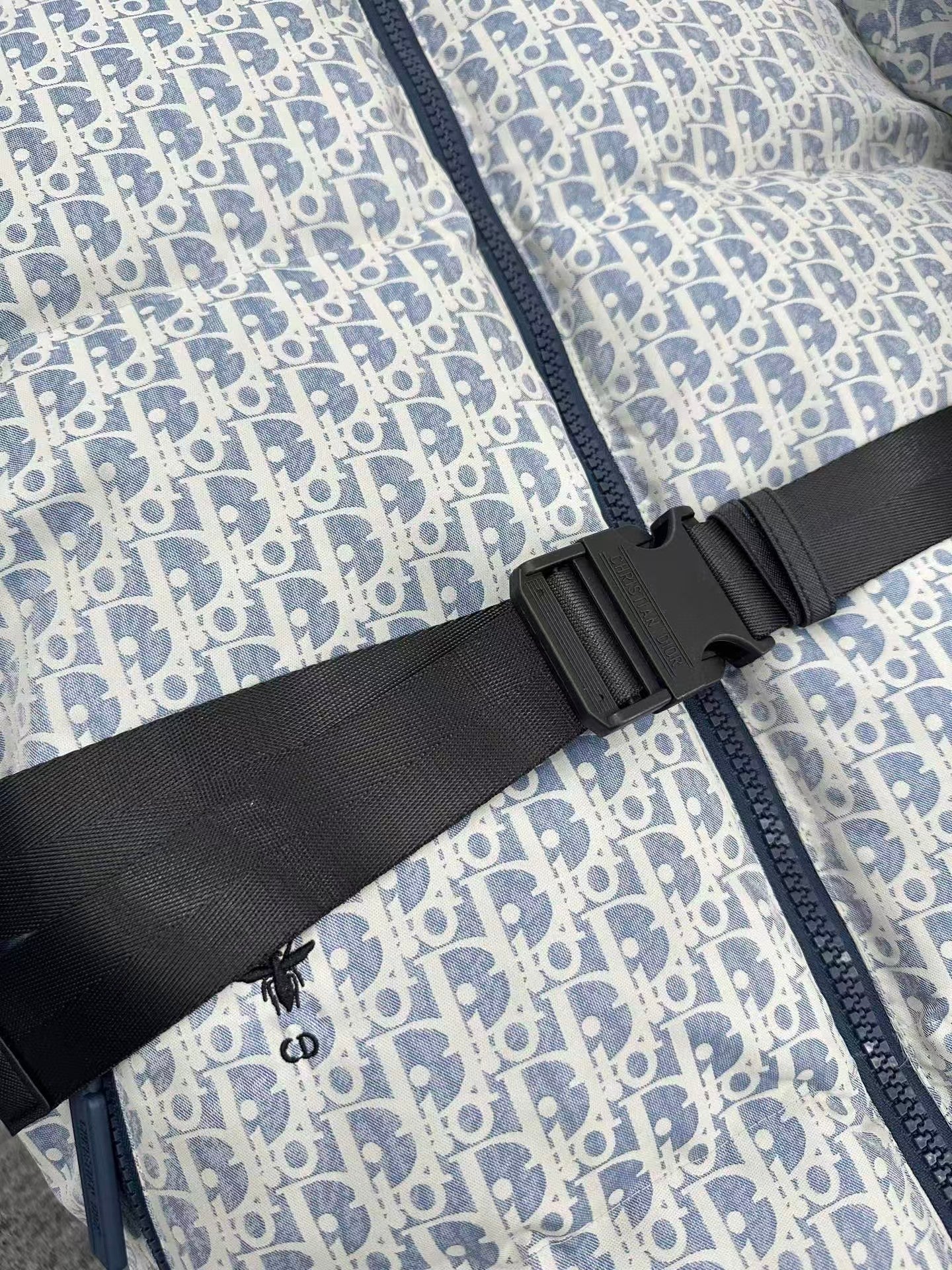 Belted stand-up collar jacquard down jacket