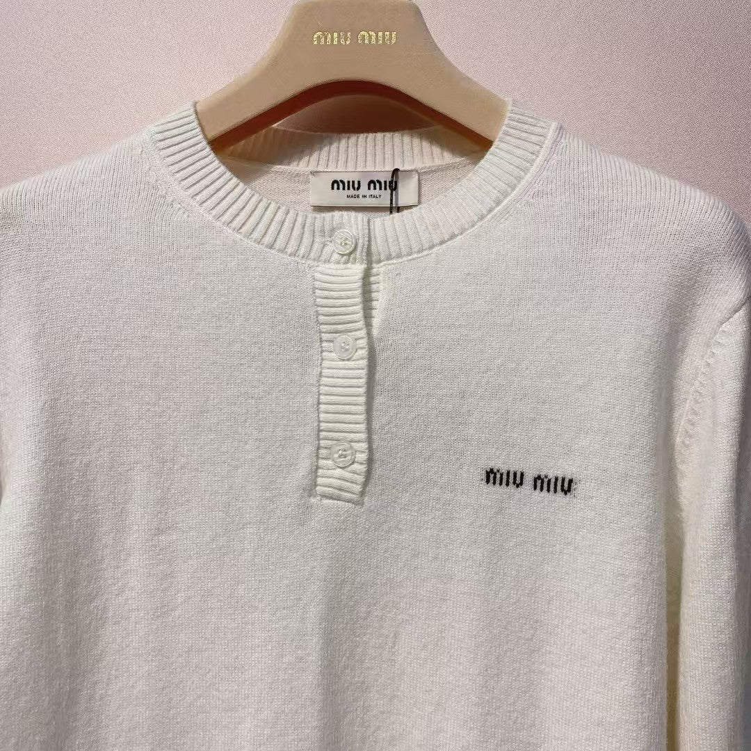 New autumn and winter knitted round neck top