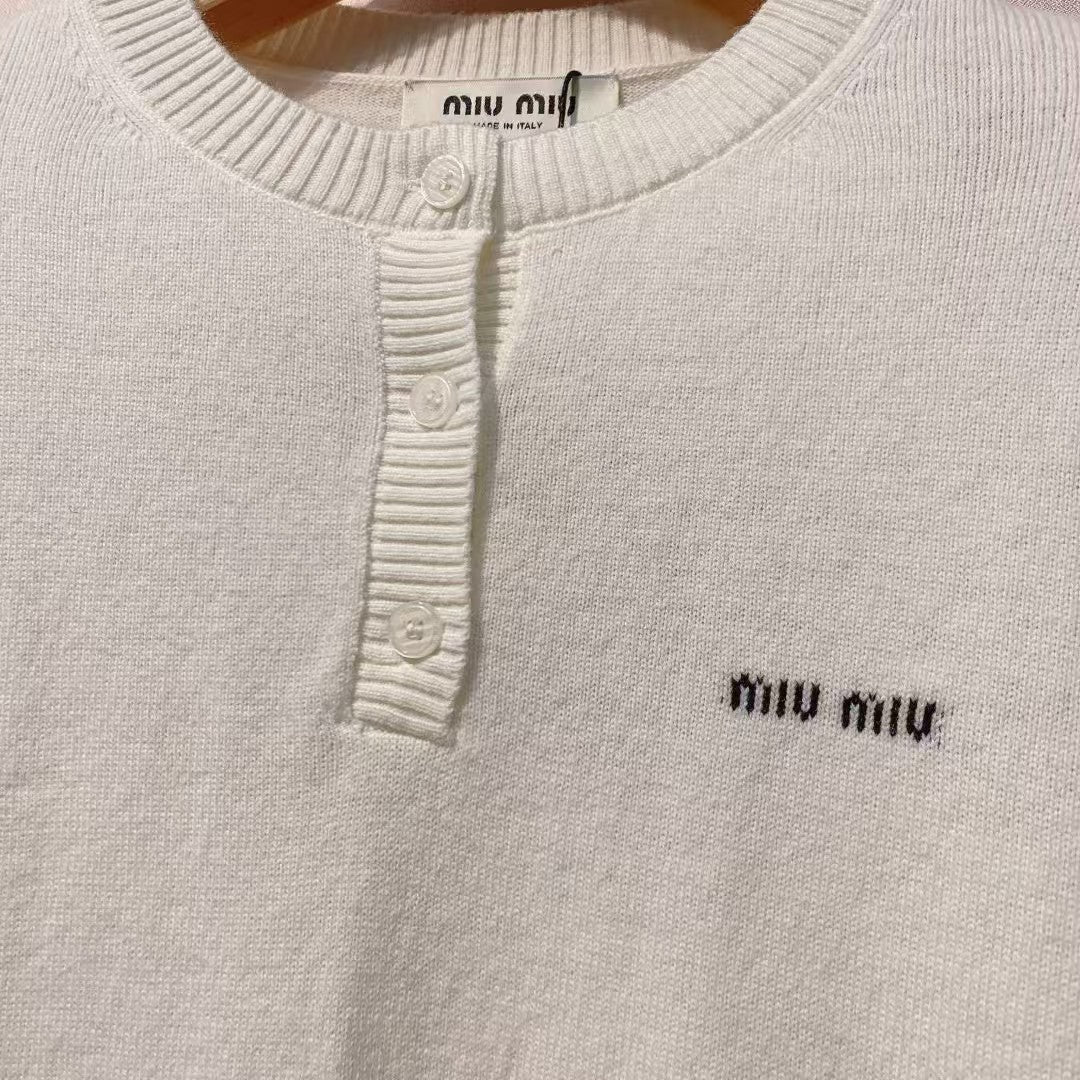 New autumn and winter knitted round neck top