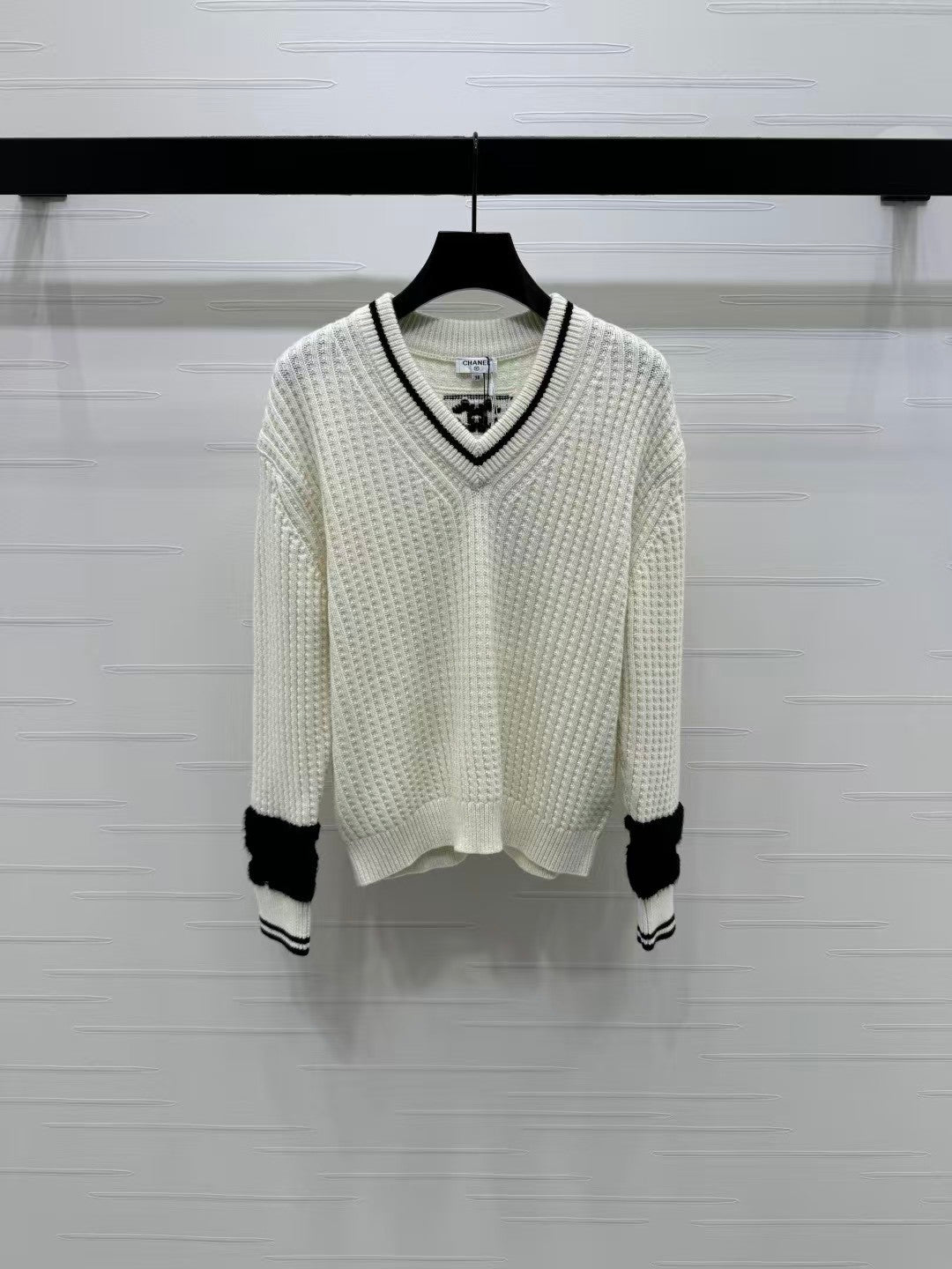 Ski Series V-Neck Long Sleeve Sweater