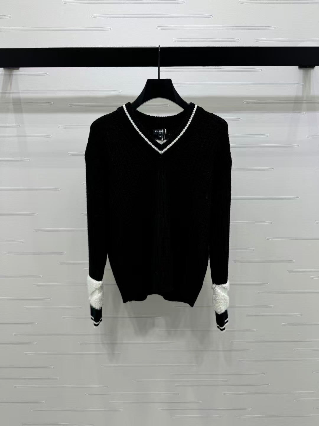 Ski Series V-Neck Long Sleeve Sweater